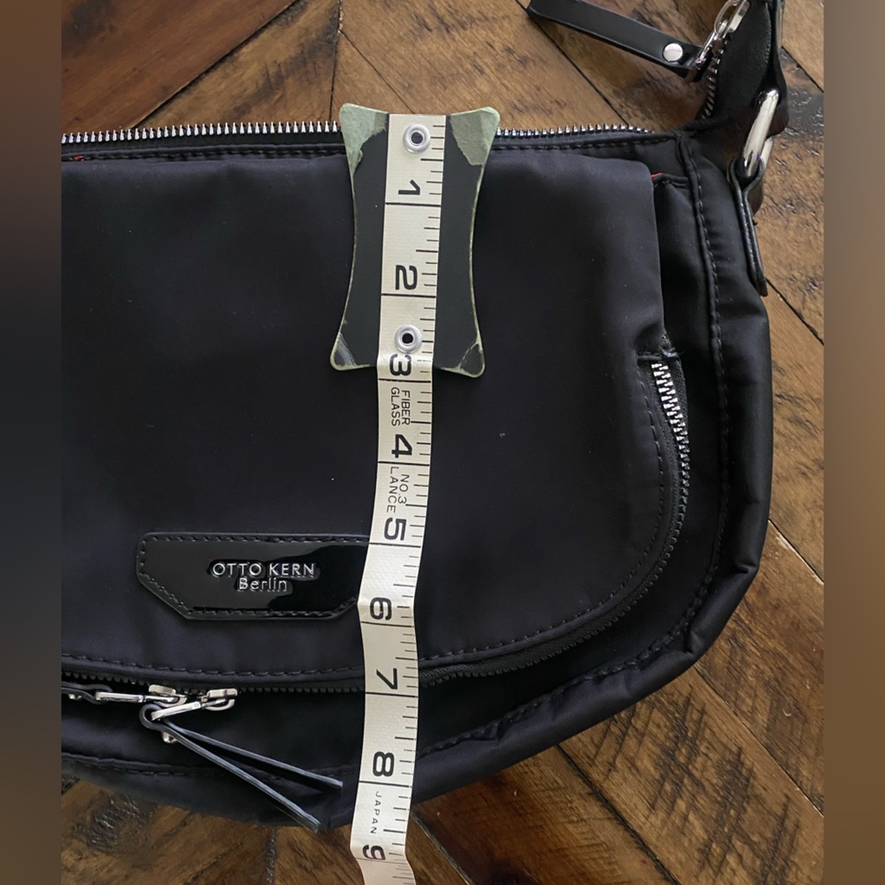 Black Crossbody Bag — Classic Everyday Carry - Picture 6 of 10